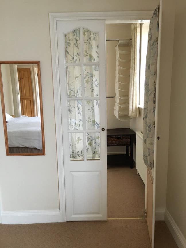Double room/en-suite/lounge/kitchenette/parking.  Main Photo