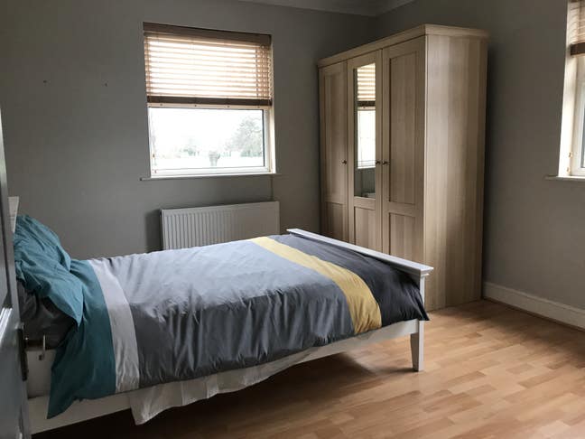 Spacious Double Room in Mature Household For Rent Main Photo