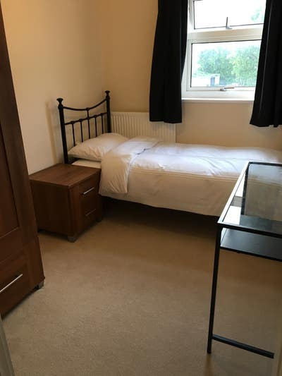Room Close to Royston Station - Available Now Main Photo