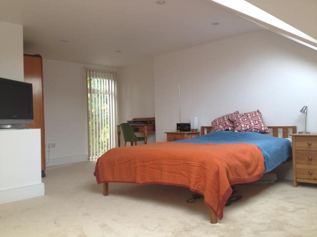 Large Loft Room in Hanwell/West Ealing border Main Photo