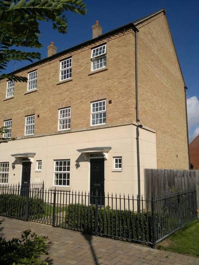 Modern Ensuite Room to rent in Quiet Townhouse Main Photo