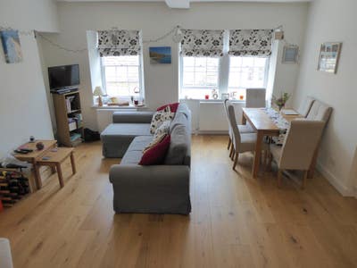 Gorgeous one bed in heart of Bradford on Avon Main Photo