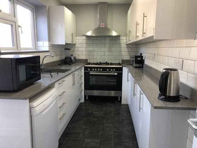 Double Room Fully Furnished Sky Wifi Cleaner Main Photo