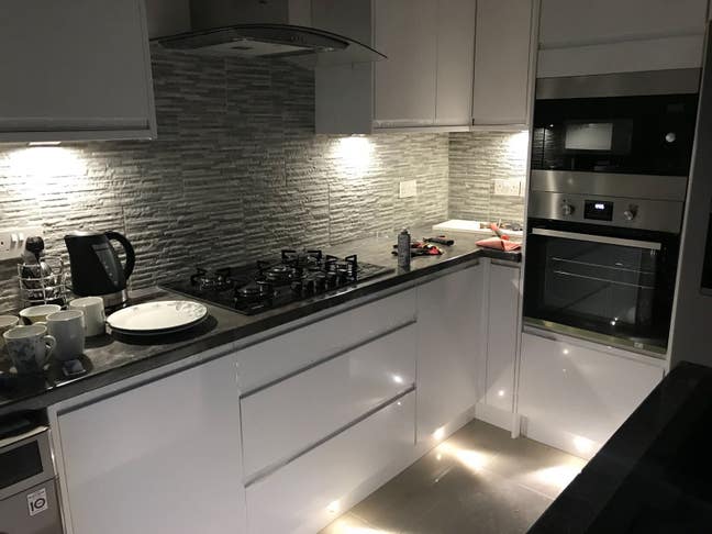 Custom House,(Zone 3)! Garden! Parking! Main Photo