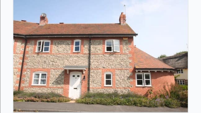 Double room with own bathroom and lounge to let. Main Photo