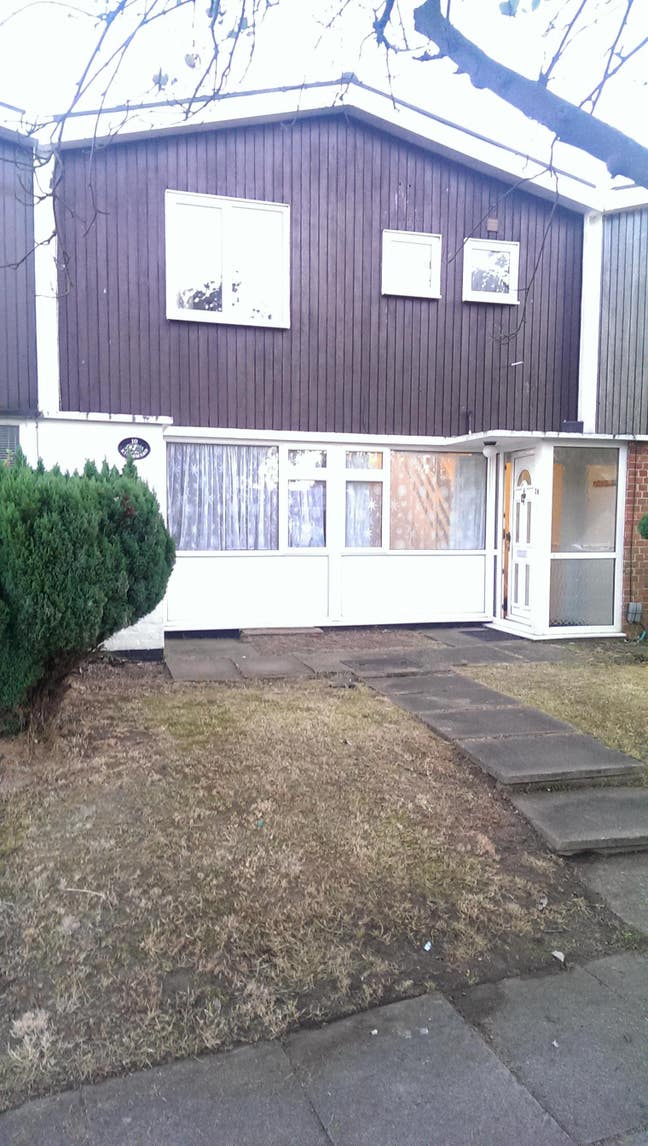 Modern clean house ready for students   Main Photo