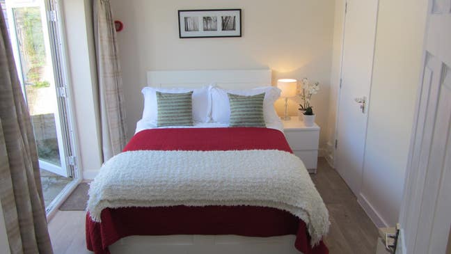 Double bedroom + ensuite 10 min walk City Centre Main Photo