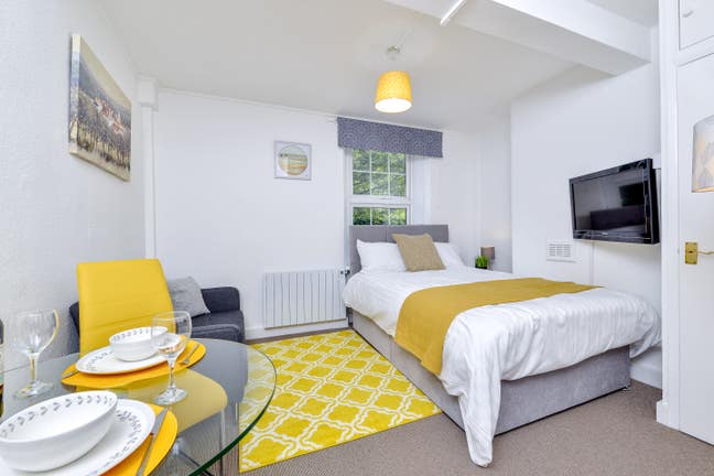 ⭐️Fantastic Furnished Studio Central⭐️ Main Photo
