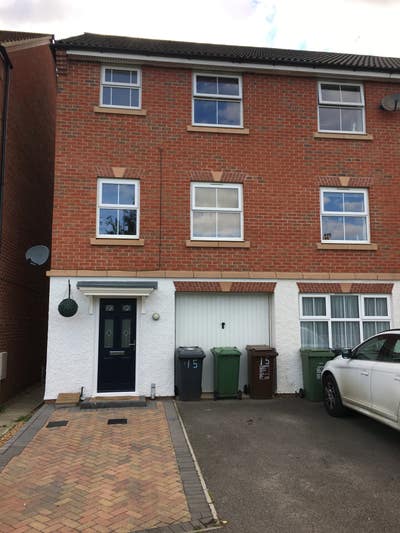 Double Room with En-suite on Oakley Vale Main Photo