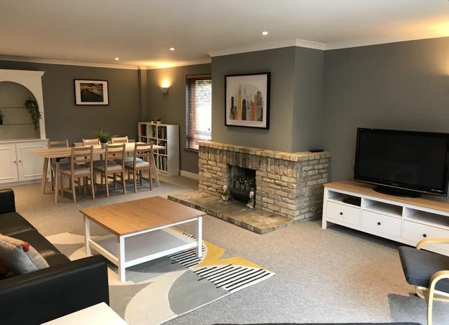 Beautiful room in shared professional house Main Photo