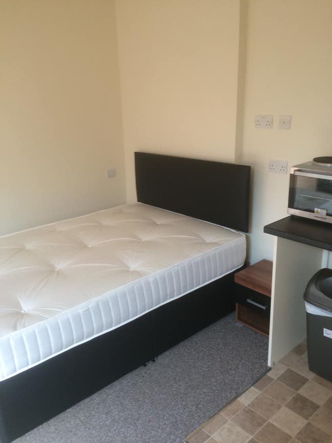  large Double room with en-suite and kitchenette  Main Photo