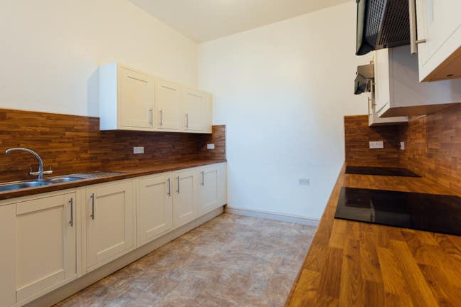 Beautiful 8 bedroom property Main Photo