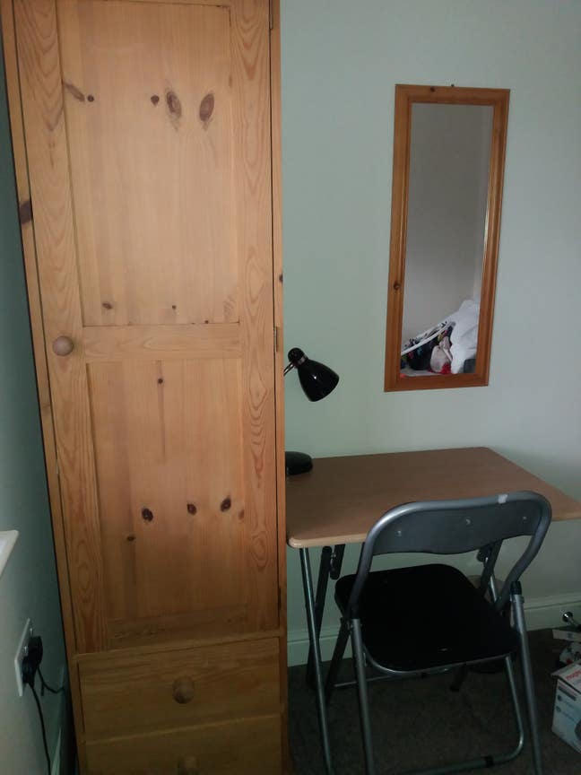 Monday to Friday Single room available Main Photo