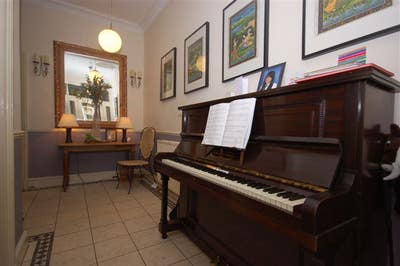 Single room to let in Morningside Main Photo