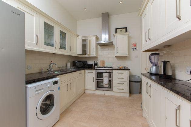 Large Double Room available in Newington flat Main Photo