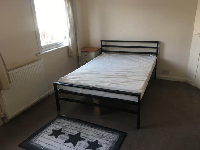 Just decorated and spotlessly cleaned. Main Photo