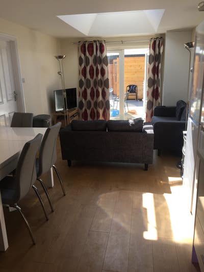 Smart ensuite in stunning house W12 Main Photo
