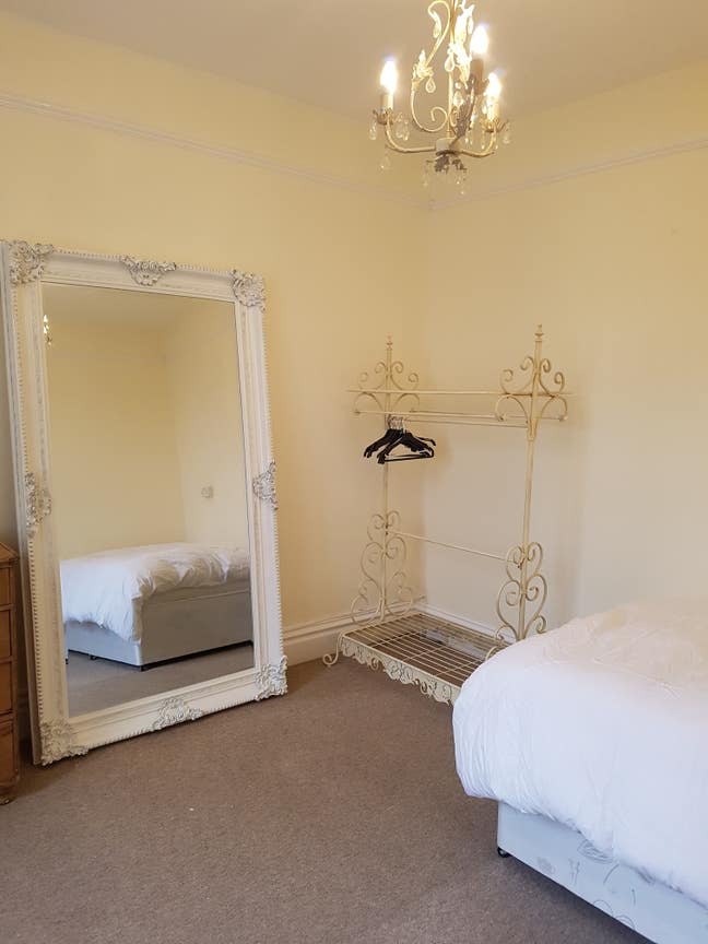 Lovely Room Central  Main Photo
