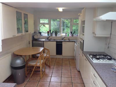 Acton W3 -Double Room &pound;925Pm- Couples &pound;1,100Pm Main Photo