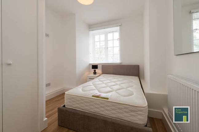 H'smith prof share. double rm ALL bills,TV's,WiFi Main Photo