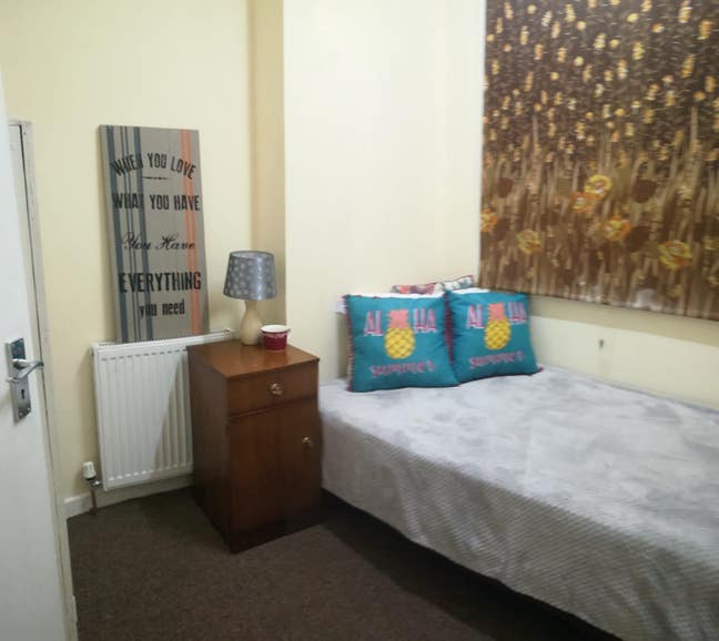 Very small room. Good area. Near station. Main Photo