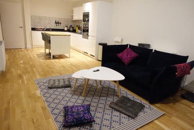 En-suite  in a Modern flat  near Canary Wharf  Main Photo