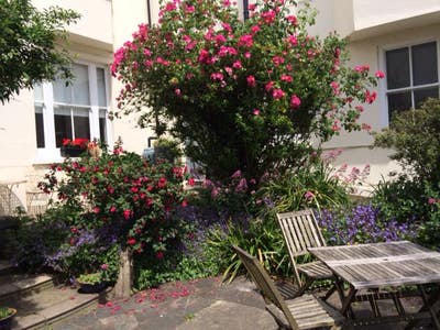 Lovely double room in beautiful Regency house Main Photo