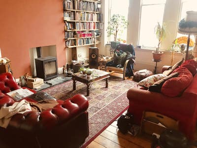 Double room in a well situated tenement flat Main Photo
