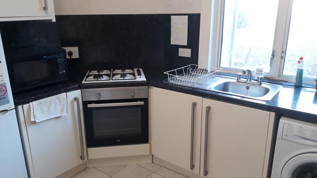Farnborough - single room for rent in shared house Main Photo