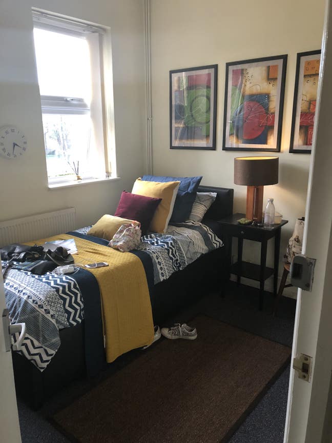 Single Room in Family Home  Main Photo