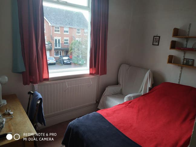Room in family house in quiet area. Main Photo