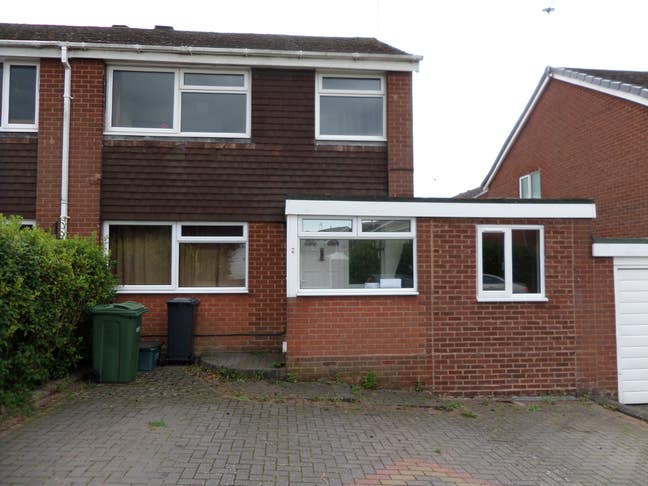 Prof Houseshare Double   Room   Shirley  B90 4Jw Main Photo