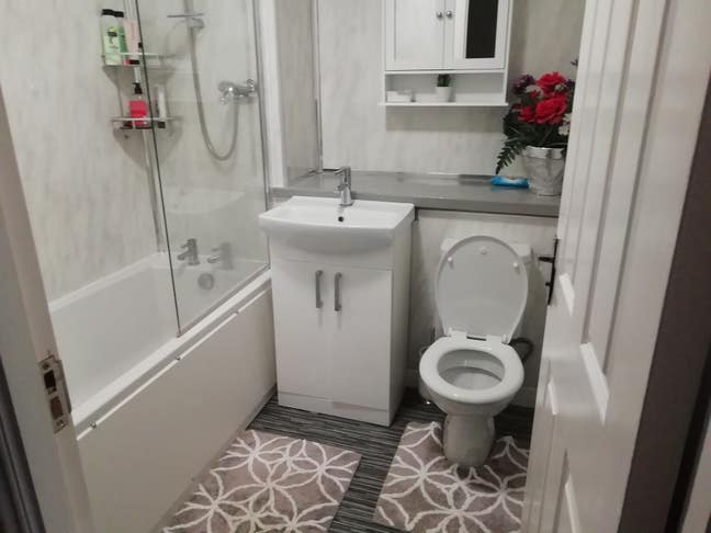 Spacious spare room to Rent Main Photo