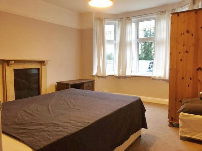 Large double bedroom with en-suite  Main Photo