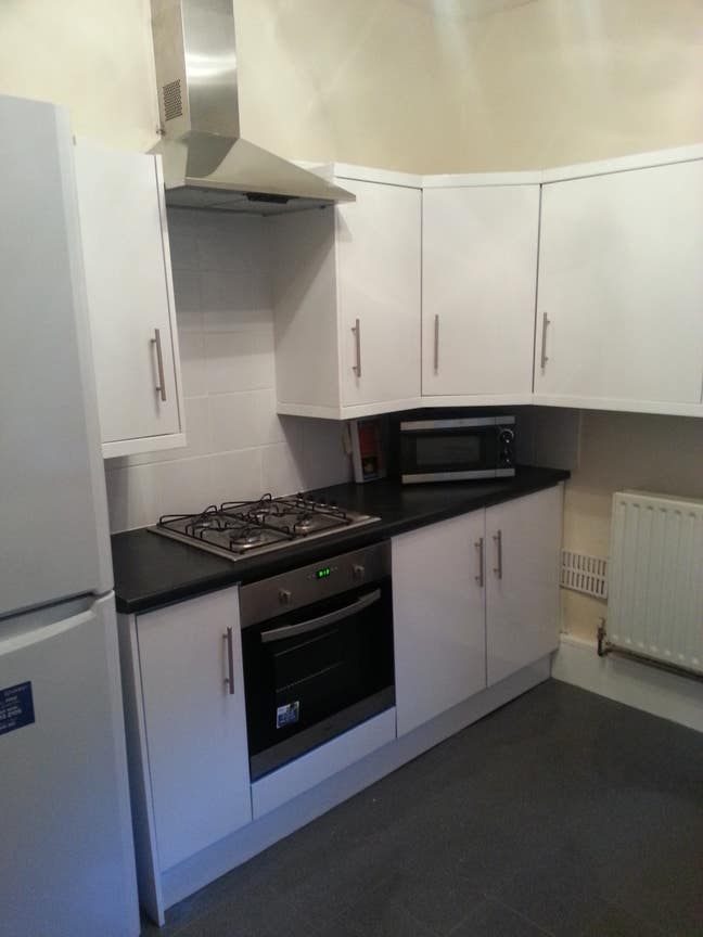 1 Room available in 5 bedroomed house Main Photo