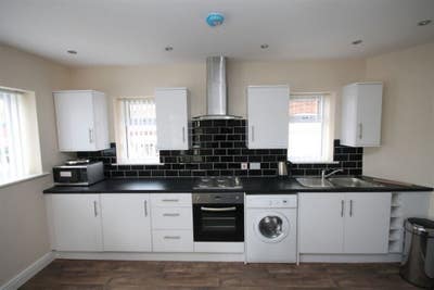 3 bed Flat near transport, City,Uni,Hospital Main Photo