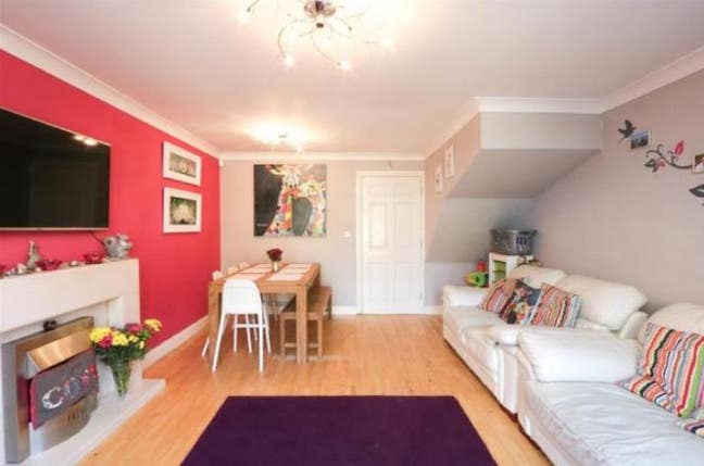 Spacious room walking distance from City Hospital Main Photo