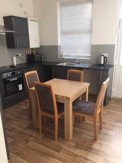 Ensuite rooms in modernised house at Hillsbourough Main Photo