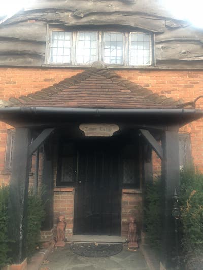 5 Day Let - Lovely Room in a Tudor Lodge  Main Photo
