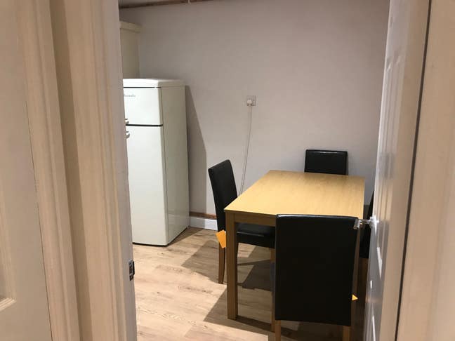 Large double room close to Sidcup highstreet Main Photo