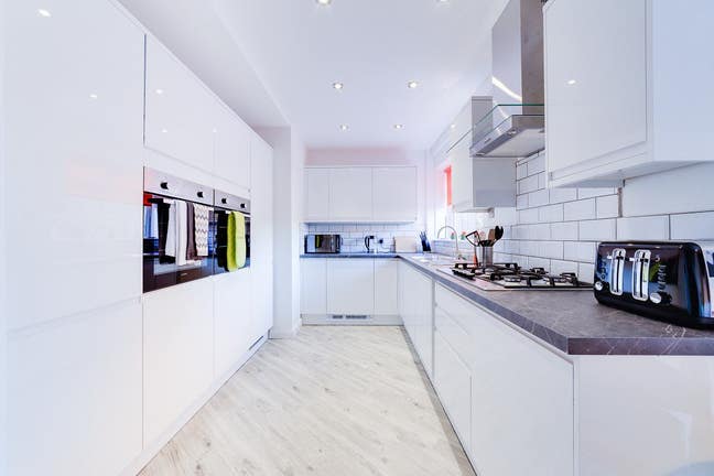 Double en suite 15 Mins from Hospital + parking Main Photo