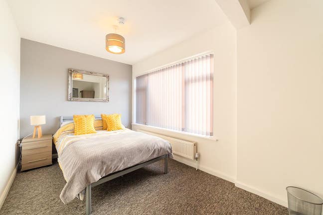 Double en suite 15 Mins from Hospital + parking Main Photo