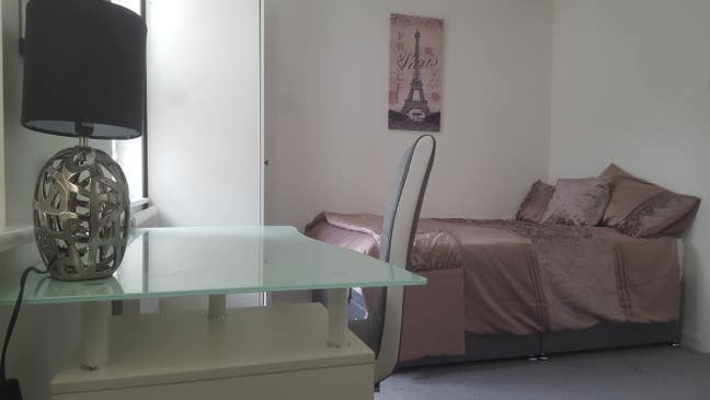 4 Bed Town house 5 mins from  trainstation Main Photo