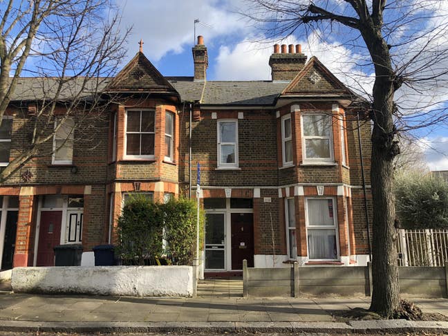 Single room in tidy flat nr  Chiswick Park  Main Photo