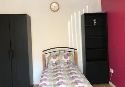Double Bedroom Available (no agency fee) Main Photo