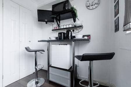 Small Ensuite private room - heart of Battersea! Main Photo