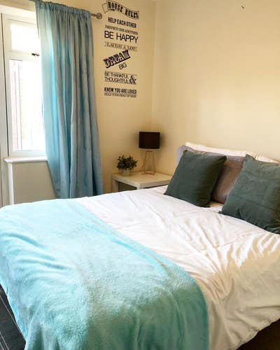 Spacious double en suite bedrooms at Irving Close Main Photo