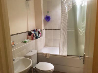 Double room for single near train station Main Photo