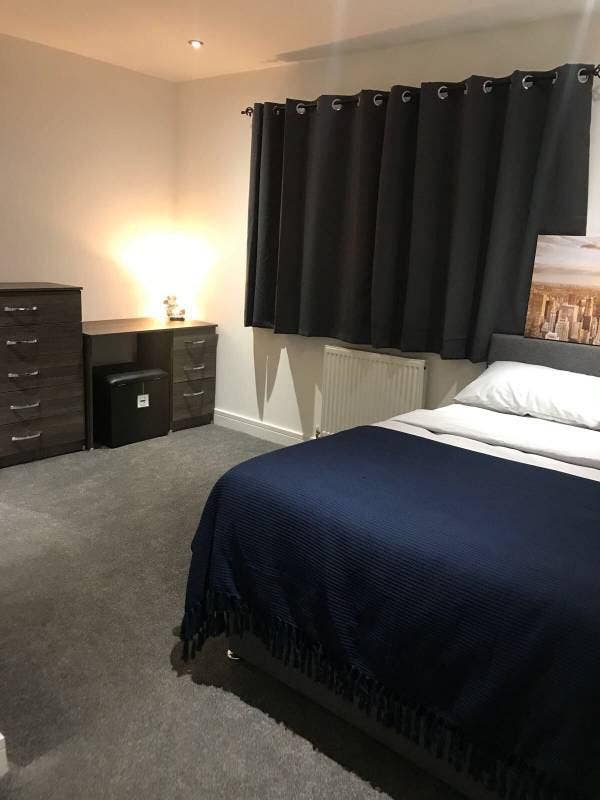 HUGE Double Ensuite Rooms All Bills Included! Main Photo