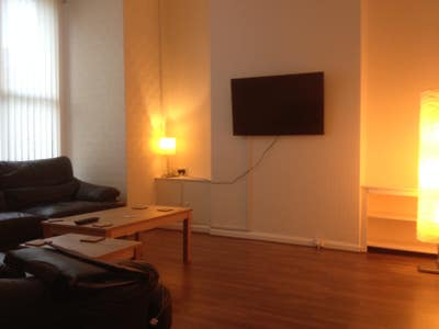 Room in Well Maintained House - Fortnightly Clean Main Photo